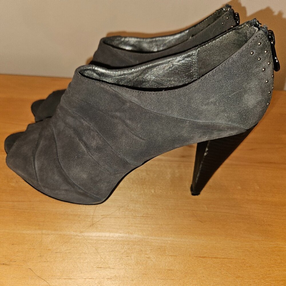 Vintage Libby Edelman Suede Open-Toed Booties